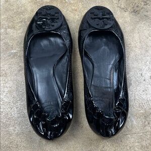 Tory Burch patent leather Black Ballet Flats
Size: 5?(please read description)
